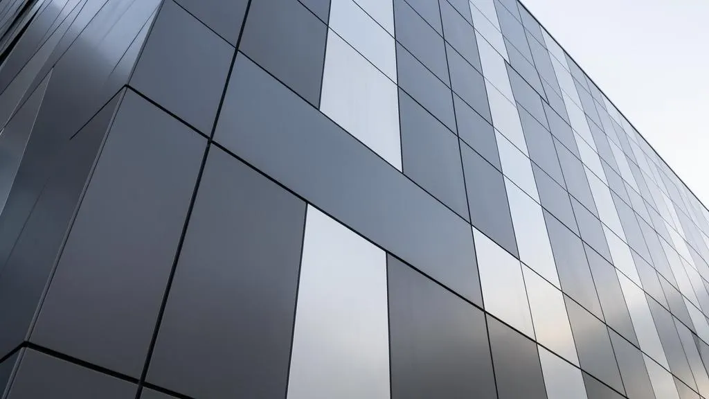 Metal cassette facade: durability and a survey design for the module grid
